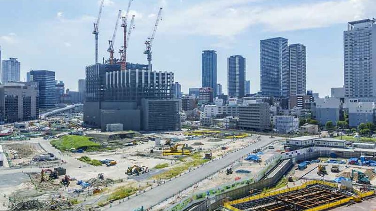 大阪駅周辺で行われている再開発の様子