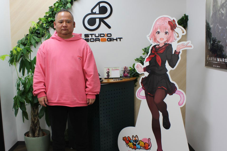 スタジオワンオアエイト 代表取締役 小村 一生氏（左）